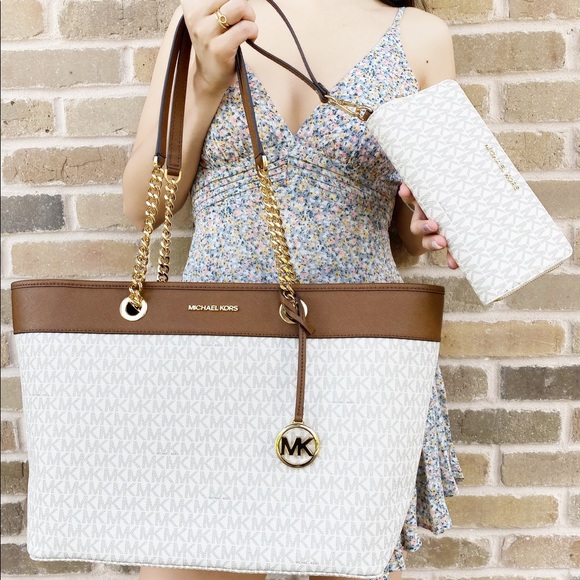 Michael Kors vanilla signature tote + wallet SET - Picture 3 of 6